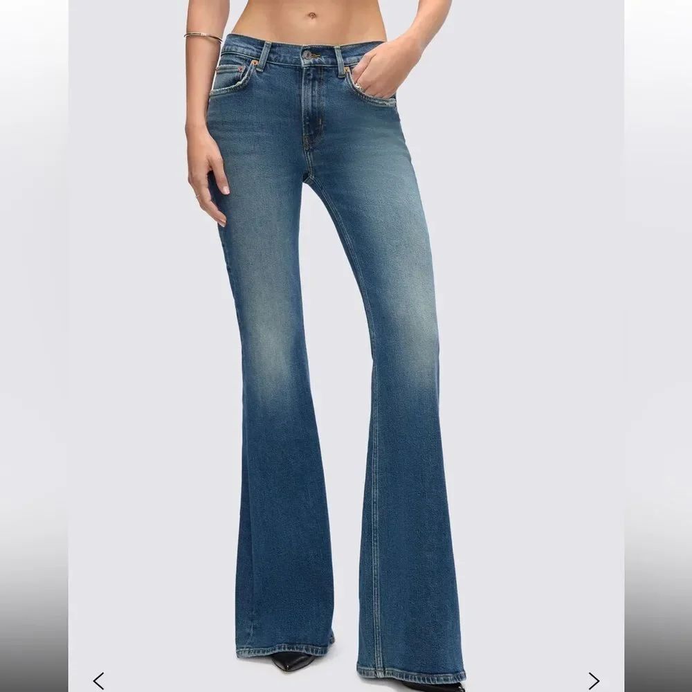 RE/DONE Comfort Stretch The Strutter Mid Rise Flare Jean 26